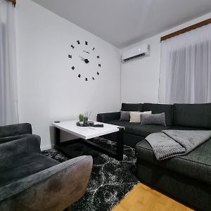 Gold Apartman Apartment Sanski Most Exterior photo