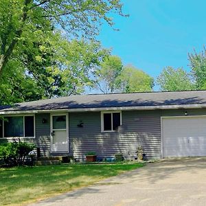 Express Gateway In Stevens Point Villa Exterior photo