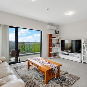 Sleek Vista Townhouse With Deck And Air-Con Apartment Auckland Exterior photo