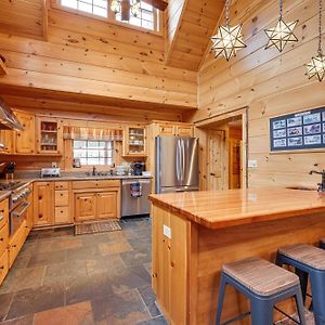 Waterfront Cabin With Deck And Pool In Old Forge! Villa Exterior photo