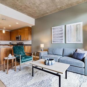 Landing - Modern Apartment With Amazing Amenities Denver Exterior photo