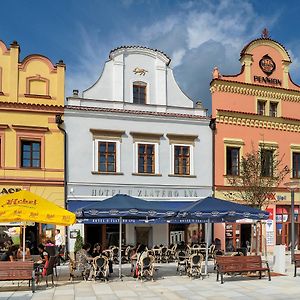 Hotel U Zlateho Lva Havlíčkŭv Brod Exterior photo