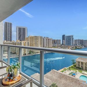 Infinite View Balcony With Pool, Gym And Near Beach Apartment Plaja Hallandale Exterior photo