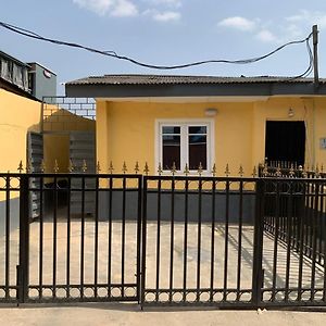 A Cosy Room And A Parlor-Self Ikeja Exterior photo
