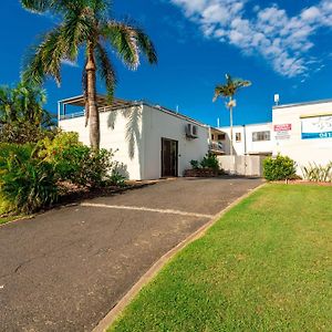 Driftwood On The Beach Aparthotel Yeppoon Exterior photo