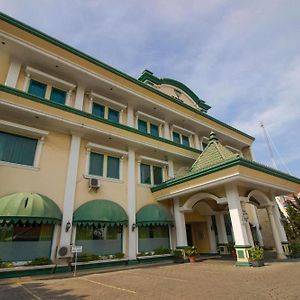 Permata Hijau Hotel Cirebon Exterior photo
