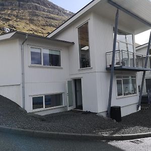 Amazing Sea And Mountain View Apartment Klaksvík Exterior photo