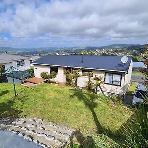 Hilltop Blue Sky House Villa Porirua Exterior photo