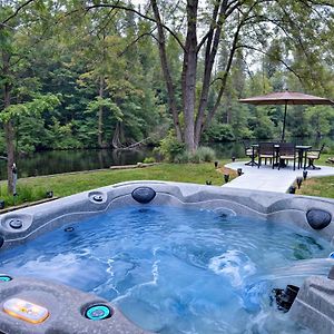 Lakeside Retreat: Pool Table, Hottub, King Bedroom Fenelon Falls Exterior photo