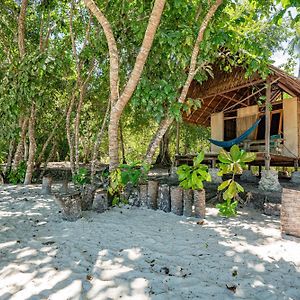 Yenros Raja Ampat Hotel Yennanas Besir Exterior photo