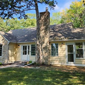 Cheerful 3-Bedroom In Wayzata On Private Wooded Lot Exterior photo
