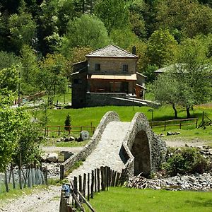 Agriturismo Mulino Marghen - Restored Watermill - Retreat Center Bed & Breakfast Zeri Exterior photo