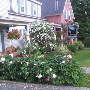 Au Coeur De Magog Bed & Breakfast Exterior photo