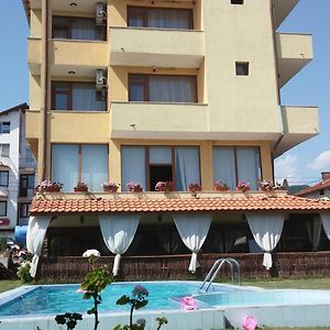 Sharkov Family Hotel Ogneanovo Exterior photo