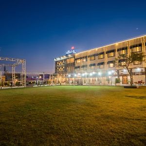 Hotel Vasdaa Grand Dehradun Exterior photo