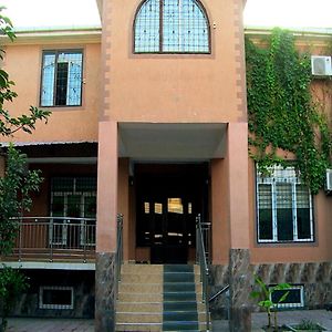 Orom Hostel Dușanbe Exterior photo