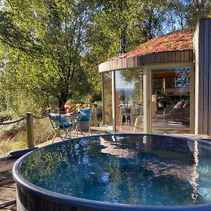 Luxury Romantic Roundhouse And Hot Tub For Two Glasgow Exterior photo