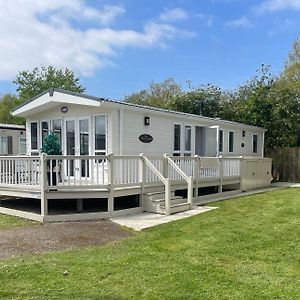 Kingfisher Quay Lodge Clacton-on-Sea Exterior photo