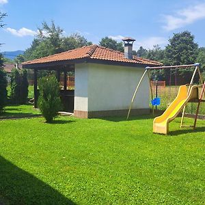 Наш'Та Kesta Villa Aprilți Exterior photo
