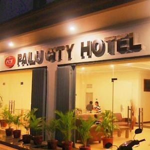 Palu City Hotel Exterior photo