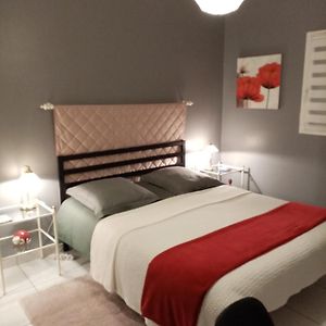 Les Coquelicots Chambre D' Hote Avec Grand Lit Et Salle D'Eau Privative Pour Une Persone Ou Un Couple Bed & Breakfast Vern-sur-Seiche Exterior photo