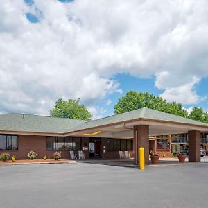 Quality Inn Near Speedway Wilkesboro Exterior photo