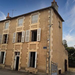 Cozy Village Escape In Montmorillon Exterior photo