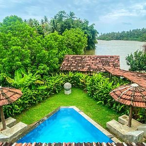 Waterland Hotel Negombo Exterior photo