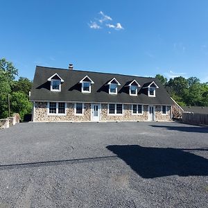 Lincoln Logs Apartment Gettysburg Exterior photo