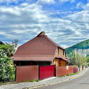 Хатинка Hotel Iaremcea Exterior photo