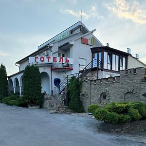 Садиба Hotel Camenița Exterior photo