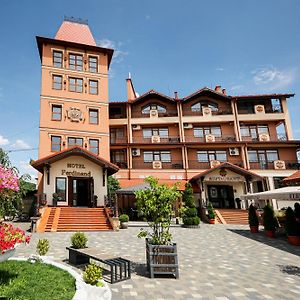 Ferdinand Hotel Muncaci Exterior photo