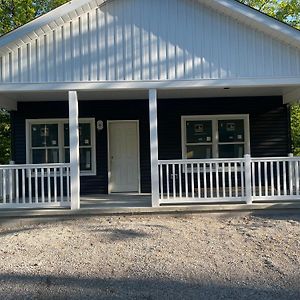 On Lake Time Villa Geneva-on-the-Lake Exterior photo