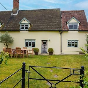 Peacocks Ley Villa Cavendish Exterior photo