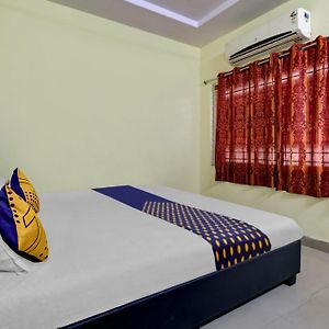 Spot On Unik Residency Hotel Amalāpuram Exterior photo