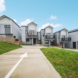 West Harbour Modern 4-Bedroom Retreat Auckland Exterior photo