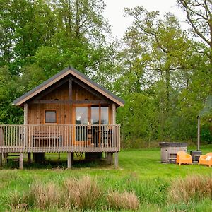 Cozy Lodge With Hot Tub In Drenthe Ruinerwold Exterior photo