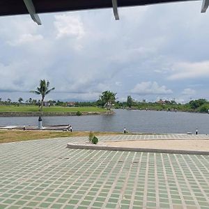 Waterfront Bang Pakong Villa Exterior photo