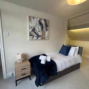 Premium Deal For Extended Stays By Jmt Stays L 3Bdr L Swansea Short Lets And Serviced L With Private Parking L Sleeps7 The Mumbles Exterior photo