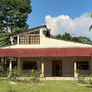 Casa Alojamiento La Cascina Hotel Iquitos Exterior photo