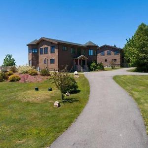 Bear Mountain Lodge. 560 Acre Wooded Estate. Robbinston Exterior photo