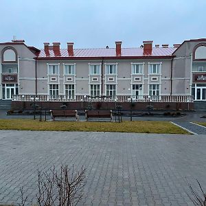 Sun Lidia Hotel Cernăuți Exterior photo