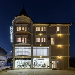 Sagora Hotel Cernăuți Exterior photo