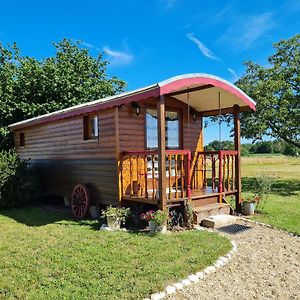 Roulotte Esmeralda: Sejour Insolite Au Coeur De La Nature, Climatisee, Parking Prive, Pret De Velos - Fr-1-590-502 Bed & Breakfast Bonnee Exterior photo