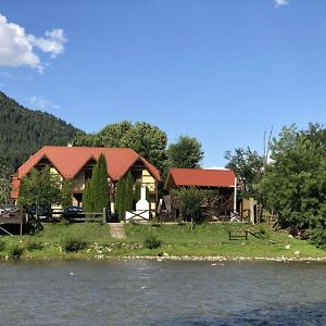 На Березі Черемошу Hotel Verhovîna Exterior photo