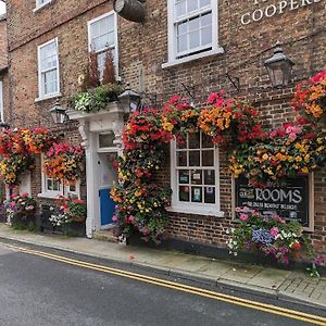 The Three Coopers Bed & Breakfast Bedale Exterior photo