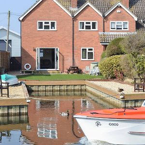 Herons Quay Villa Wroxham Exterior photo