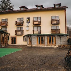 Sv Hotel&Camp Lazeșciîna Exterior photo