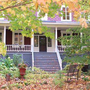 Auberge Comme Au Premier Jour Saint-Pacome Exterior photo