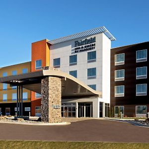 Fairfield Inn & Suites By Marriott Mcpherson Exterior photo